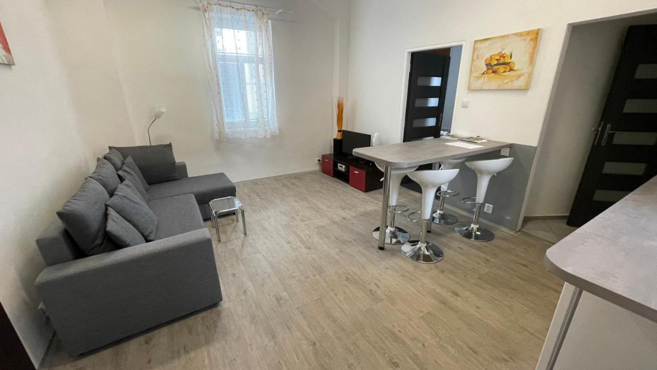 U Byvale Posty Apartment เดชชิน ภายนอก รูปภาพ
